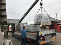 IMG 5253  庭のそばに下してもらう。