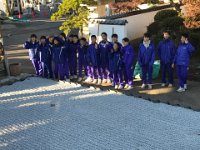 IMG 5338  完成です。ここまで４０分。　ありがとう。 生徒たちは修学旅行で京都の禅寺の枯山水を拝観することはあっても、作ってみることはなく、良い経験になったことでしょう。 「もし、また、波紋を描きたいなら、日曜日の７時半においで」と伝えておいた。