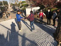 IMG 5346  １１月２６日　日曜日　朝７時半、本当に７人も来た。　明日から期末テストだというのに。 自分たちでデザインして、描いてごらんといって、私は朝食。